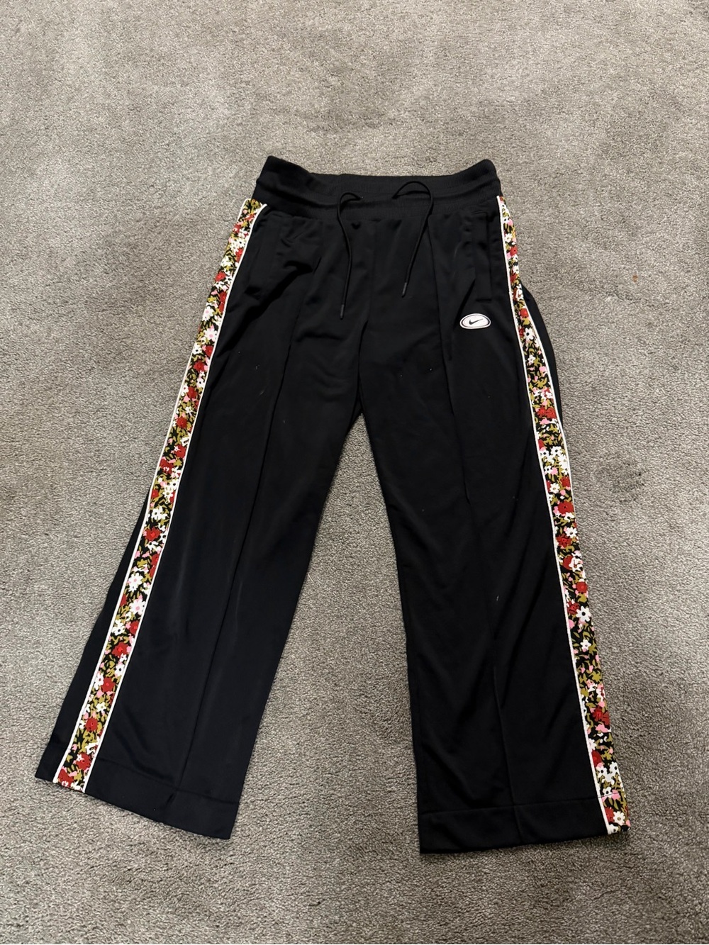 Size M - Nike Sportswear Women's Black/Floral Print Track Pants
